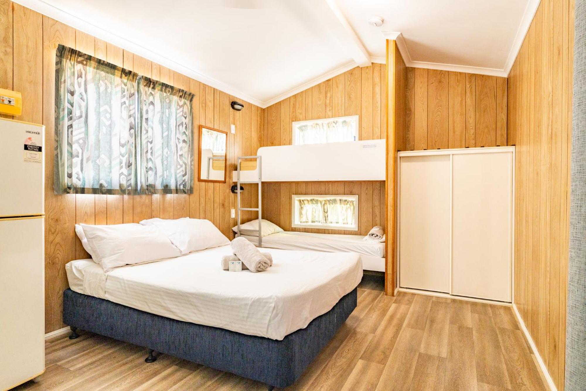 Hotel Harbour Lights Tourist Park Bowen Esterno foto